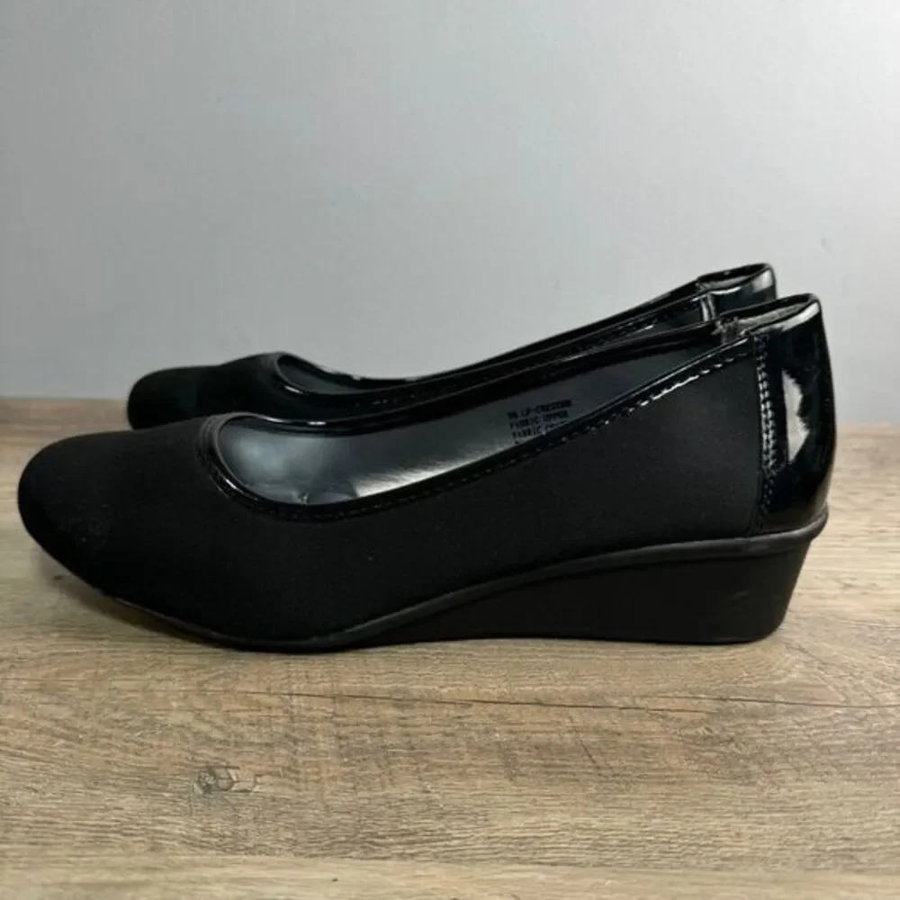 London Fog Women’s Wedge Shoes sz 9 Comfort Slip On #K-13